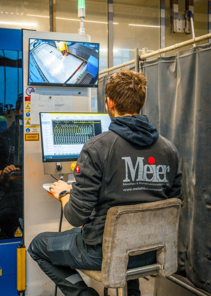 Steuerung der Laseranlage bei Metallbau Meier in Heiligenstadt